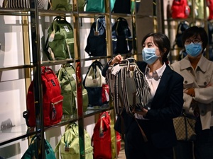 建设高标准市场体系行动方案：试行以经常居住地登记户口制度、增加海南离岛免税城市和门店……