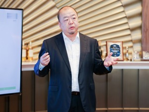 花样年控股董事局主席潘军：行业空间仍大但谨慎乐观 不会为一块地不惜代价