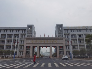 实探“消”字号药膏生产大县江西永丰：本地人不买本地产品  企业还在“关门”生产？