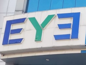 毛利率超50%、营收占比第一  爱尔眼科的屈光项目被前员工自曝术后视力反下降