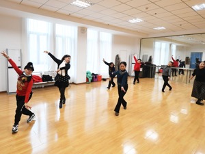 研究制定延迟退休方案 将取“最大公约数” 人社部：将充分吸收社会各界意见建议，确保方案科学可行、平稳实施
