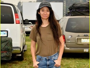 北京人赵婷获本届金球奖最佳导演， 学政治的她拍出的每部电影都惊艳世界