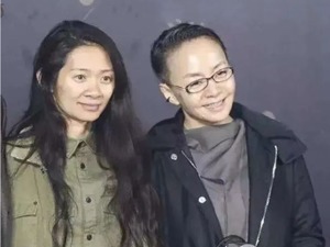 中国首个！北京女导演拿下金球奖，母亲宋丹丹献上祝贺！章子怡：期待奥斯卡