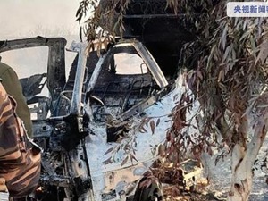 美军伊拉克基地遭10枚火箭弹袭击，1名美国平民死亡！美股纳指大跌360点！特斯拉一个月蒸发1.3万亿