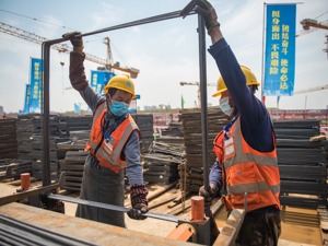 政府工作报告：今年赤字率下调至3.2% 将2.8万亿元中央财政资金纳入直达机制