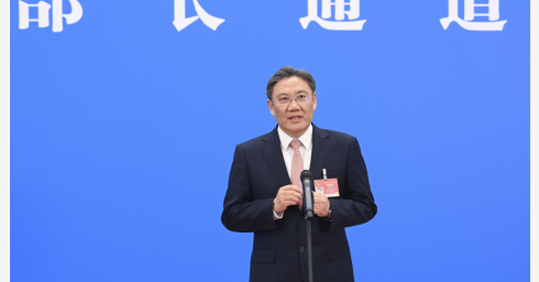 每经记者直击“部长通道”：“消费”一词被部长们提及42次