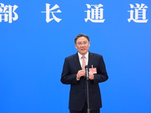 记者现场手记 | 三位部长齐聚“部长通道”，这个关键词被反复提及