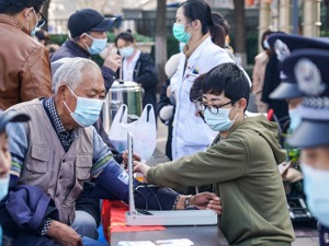 两会代表委员热议公卫体系建设：基层疾控体系需解决人才问题， 建议公立医院服务下沉