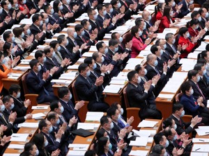 政府工作报告获表决通过