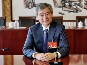 专访全国人大代表、清华大学政治经济学研究中心主任蔡继明：乡村振兴须与新型城镇化同步推进，对县城补短板强弱项不能一刀切