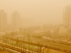 沙尘暴席卷北京等地 中国气象局答每经问：为近十年以来最强，但不会是常态化天气