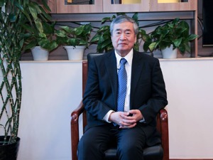 每经专访国家气候变化专家委员会副主任何建坤：实现碳达峰“十四五”煤炭消费应争取零增长