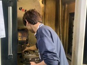 不起眼的大生意：1只手机壳卖3.5元还包邮  广东工厂如何从亏千万到赚千万？