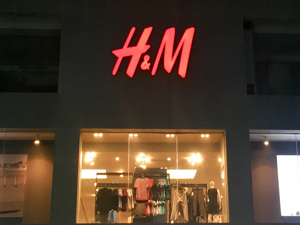 “碰瓷”新疆棉花的背后：H&M在华业绩乏力