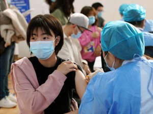 国内新冠疫苗接种超1亿剂次！接种后保护时效有多久？能否应对国外变异病毒？官方做了回应……