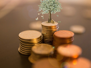 股票仓位下降！率先披露的2021年基金一季报看点多：调仓、换股、机构忙申赎