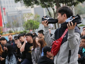 潮物已成Z世代社交货币 国产球鞋异常标价近5万？