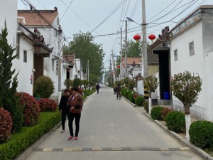探访“四好农村路”全国示范县巨野：634个建制村通公交率达100%，“户户通”解决出行“最后一米”难题