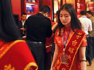 组图:来成都<em>糖酒会</em> 看<em>美女</em>酒模 | 每经网图集