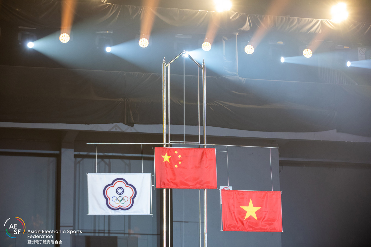 图集|亚运电竞首金诞生,中国团队勇夺亚运王者