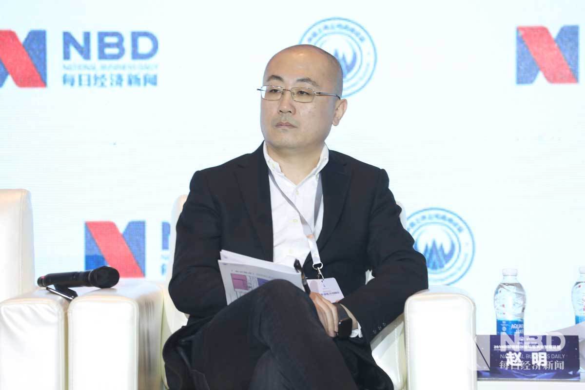 “中国居民消费占GDP的比重始终保持在50%左右，而所谓‘低欲望’的日本则是70%，欧洲、美国的比重更高。”乐信副总裁赵明说，不仅如此，新消费人群还具有受教育程度高、消费品质要求高、消费信心指数高的特点。因此，消费金融可以为消费市场提供新的动力。