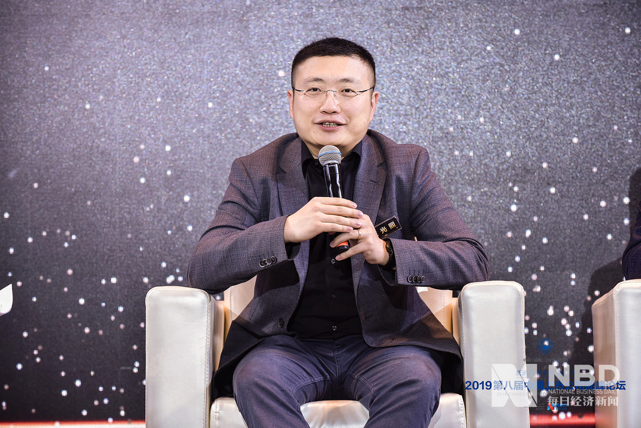 联想创投董事总经理王光熙表示，联想创投选择投资对象的时候是一个非常开放式、生态式、协同式的打法，整个决策和投资的模式相对比较市场化，同时又跟集团的资源品牌和业务绑得比较紧。

