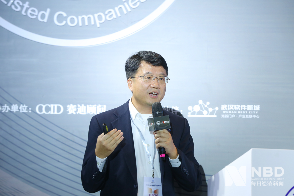 李屹表示，在当前的环境下，专利对于企业的重要性愈发重要。他表示，从专利投入VS利润的角度来看，专利带来的效益是长期见效的。“专利往往是在竞争中体现的，科创企业不一定非得站在自己的角度去看专利，而是应该把眼界拓宽，用合作的眼光来看专利。”李屹表示。