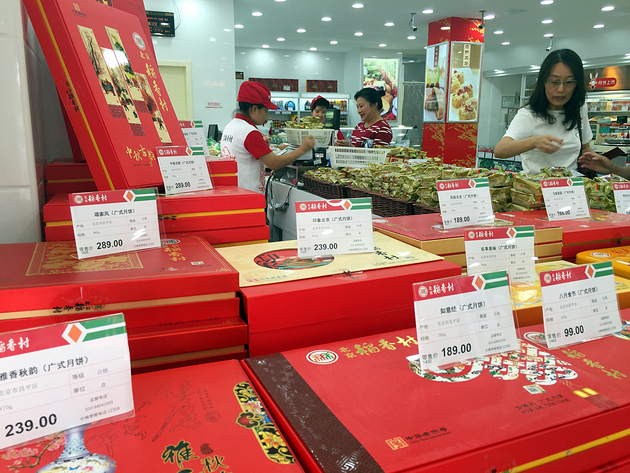 今年8月10日,北京稻香村已开始售卖月饼 图片来源:视觉中国