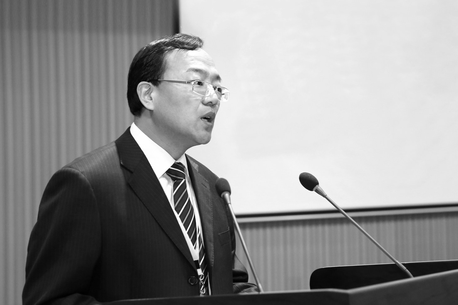 "再出发 剑指百亿营收——专访东旭光电新能源汽车产业负责人李泉年